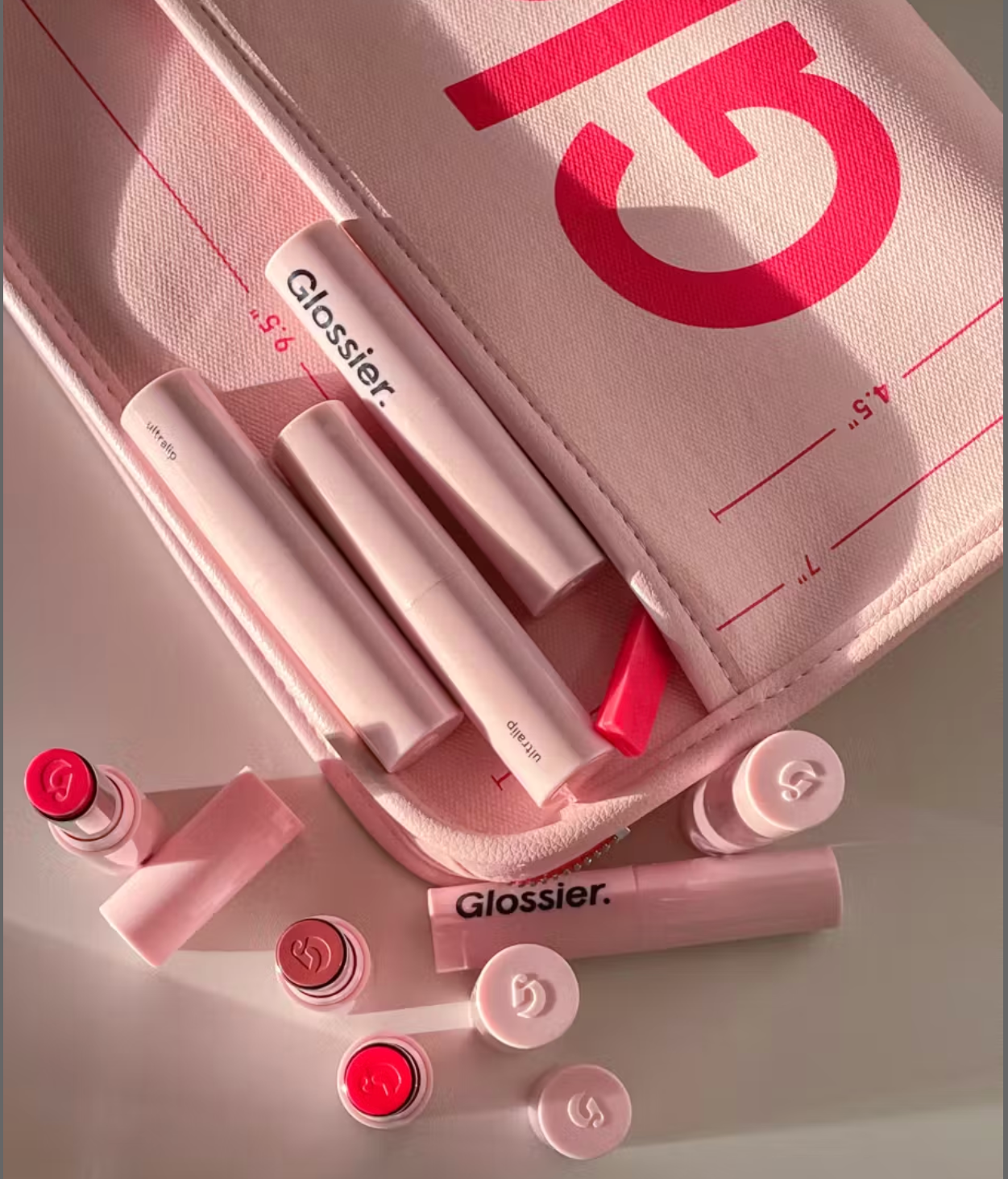 Glossier - beauty bag